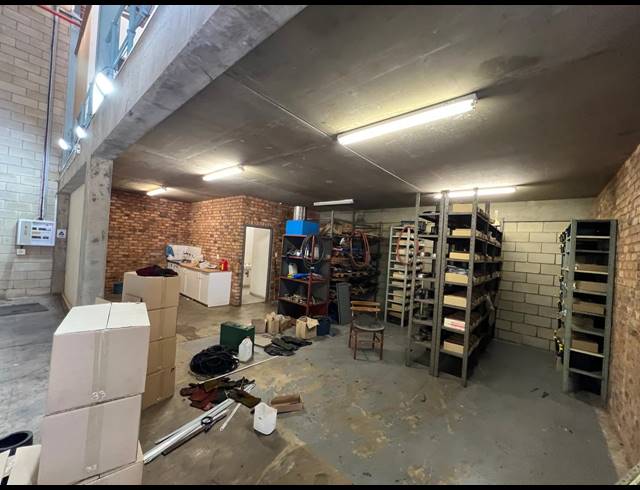 270M² WAREHOUSE TO LET IN STRIJDOMPARK